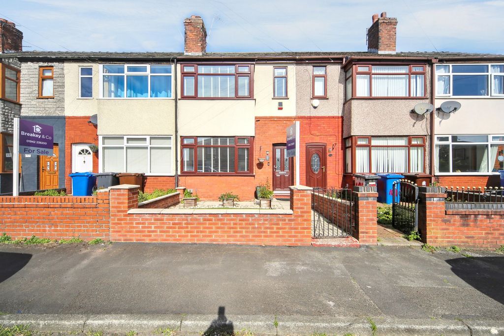 Property photo 1 of 16