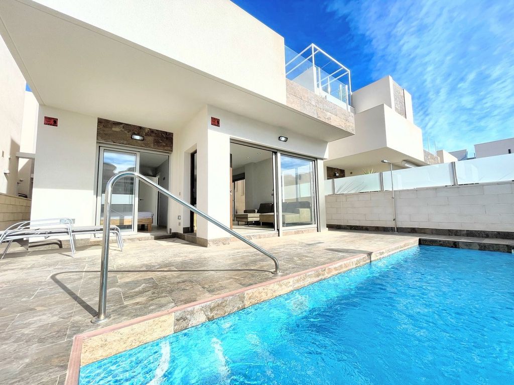 Property photo 2 of 39