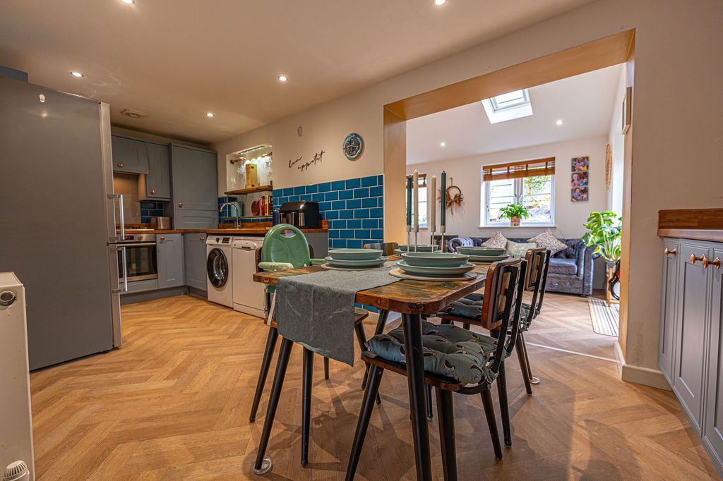 Property photo 2 of 32