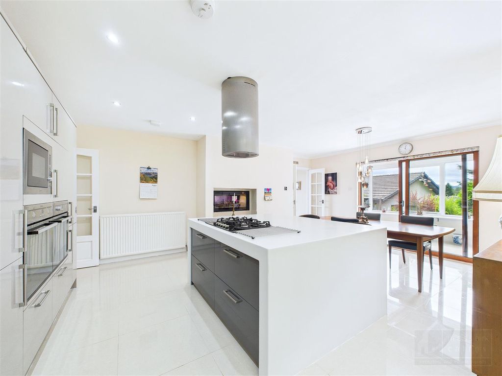 Property photo 2 of 41 Kitchen &amp; Dining Area