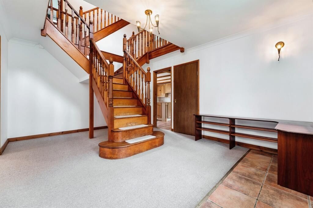 Property photo 2 of 20