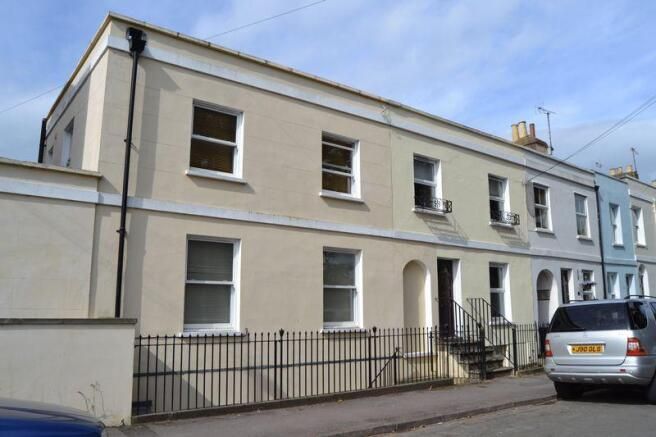 Property photo 1 of 13 656x437