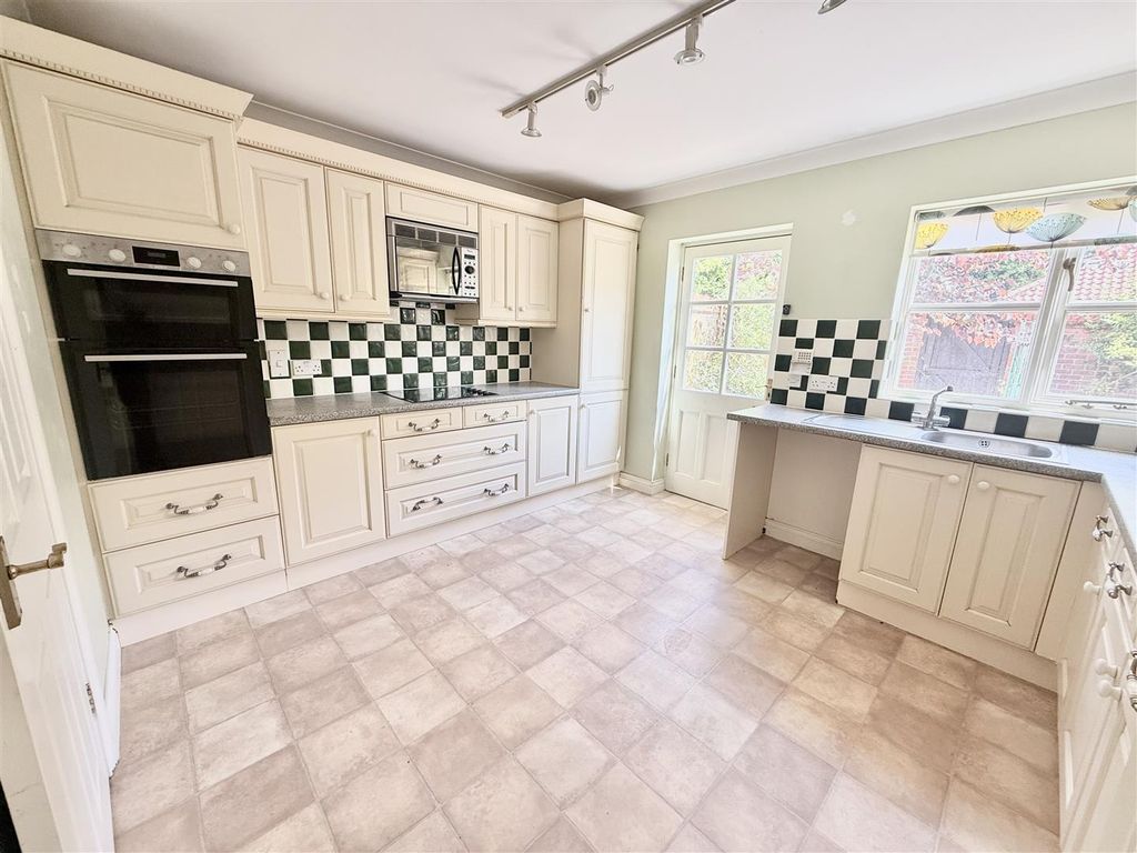Property photo 2 of 14