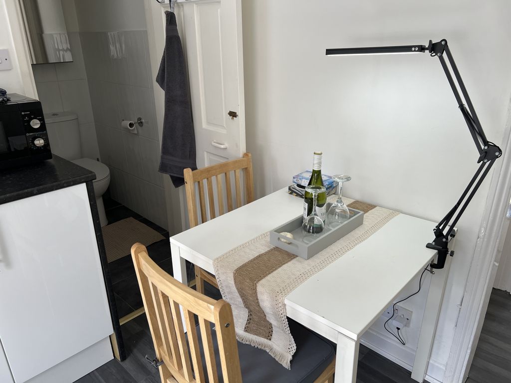 Property photo 3 of 6 Gallery