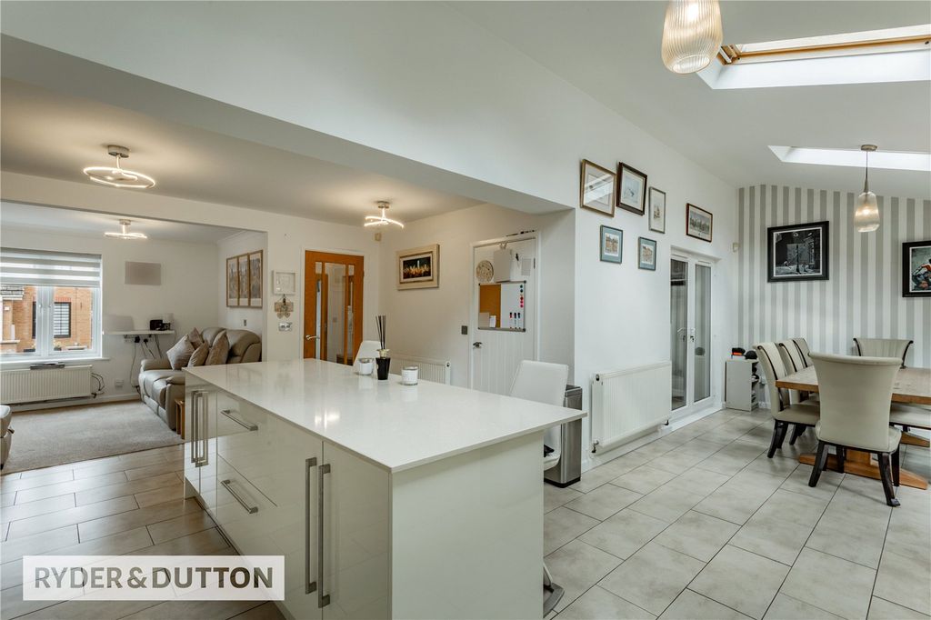 Property photo 3 of 30 Kitchen