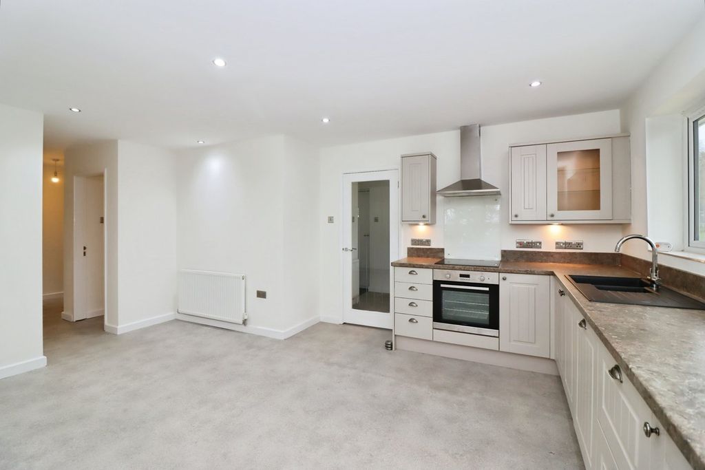 Property photo 3 of 25