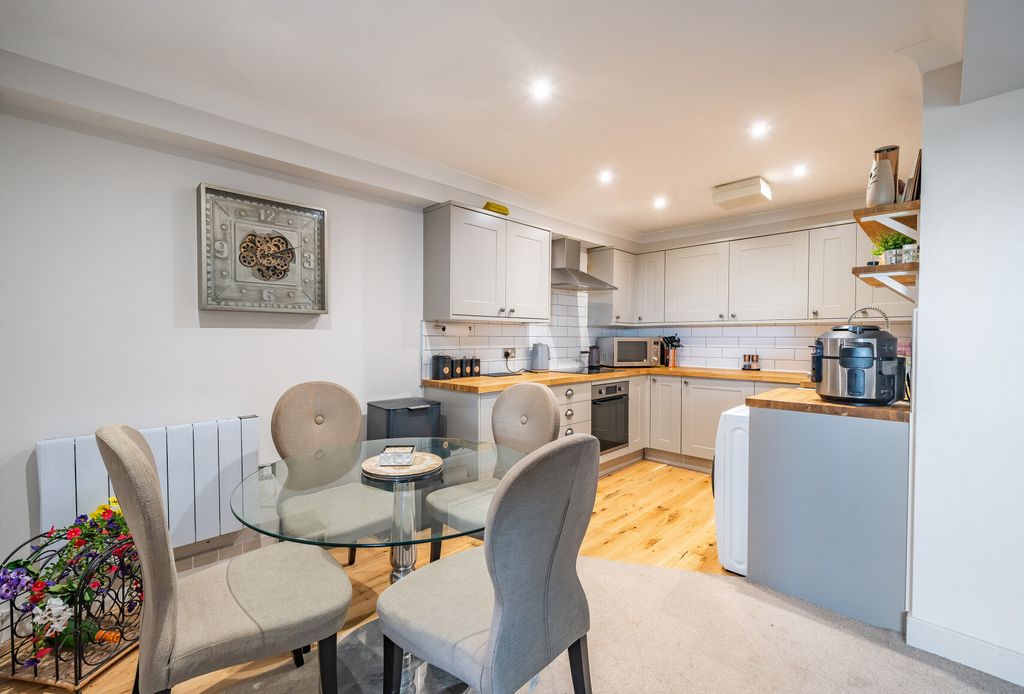 Property photo 1 of 16 1358963-12-68d58d...