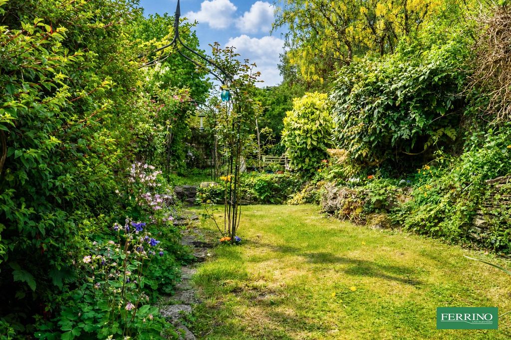 Property photo 2 of 22 Garden