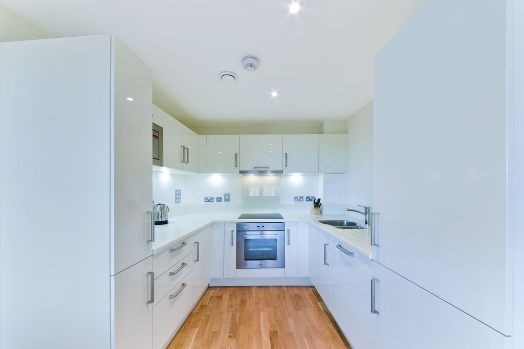 Property photo 2 of 10 Arc House, Tower Bri