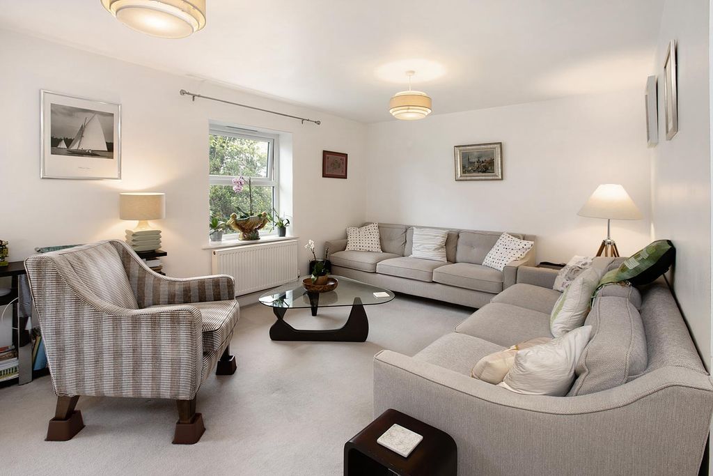 Property photo 2 of 14 Photo 3