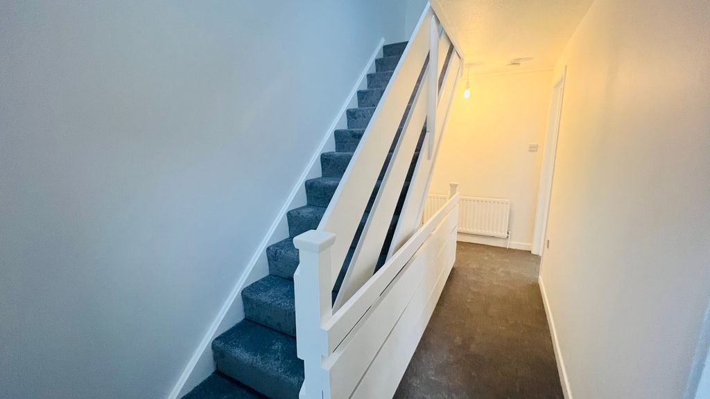 Property photo 3 of 13 Landing