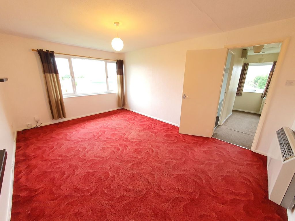 Property photo 3 of 7 Lounge