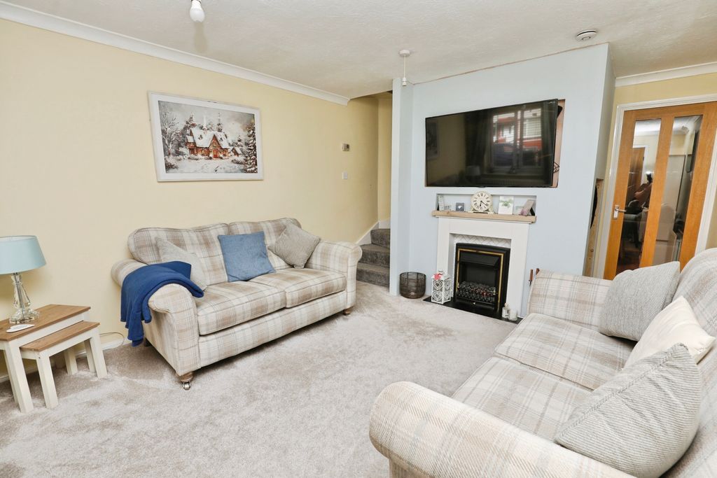 Property photo 3 of 15 Lounge
