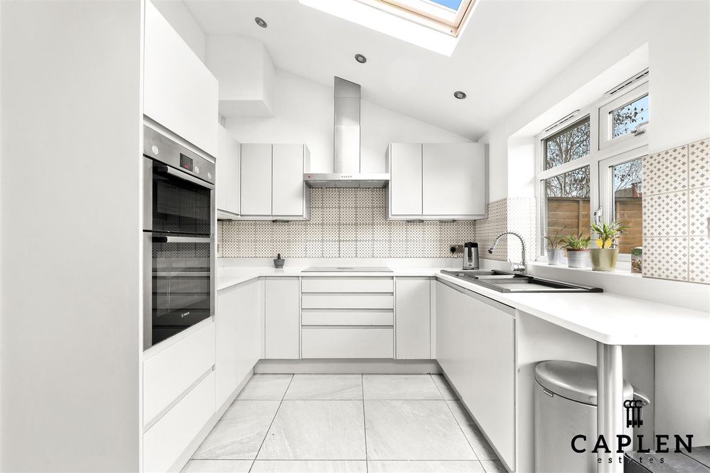 Property photo 3 of 17 4D4A4581.Jpg