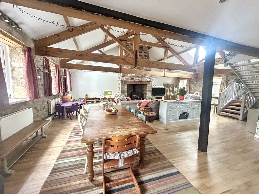 Property photo 2 of 29