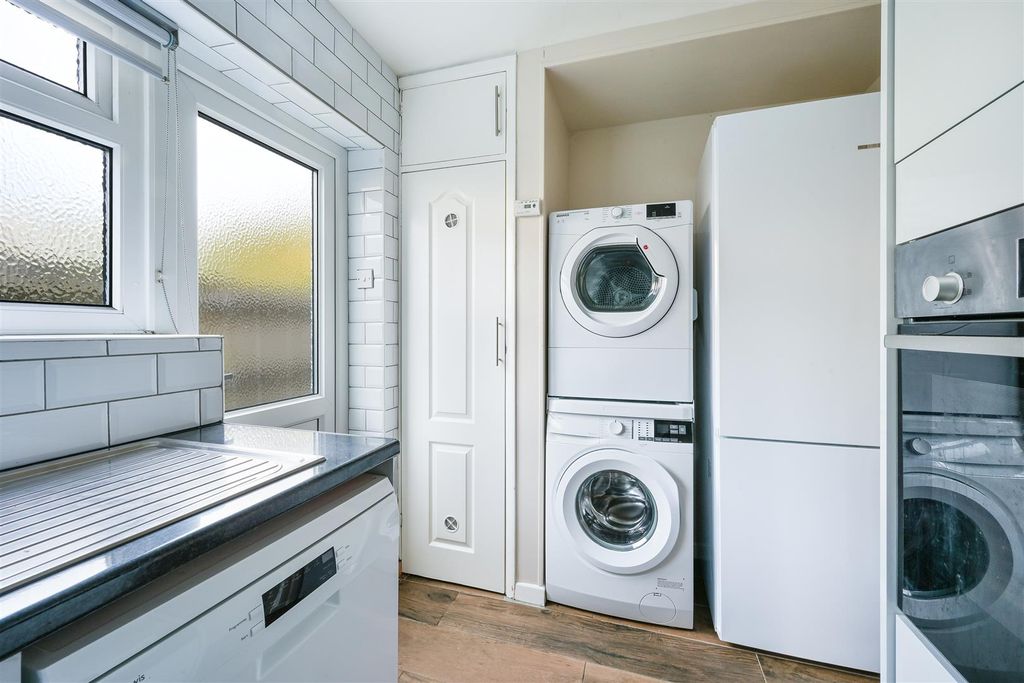 Property photo 3 of 11 Willis Close, 23- (4).Jpg