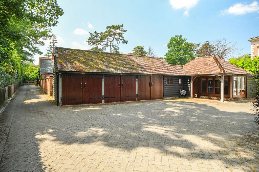 Property photo 3 of 34