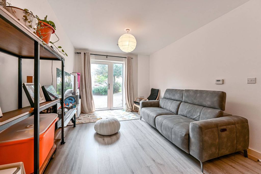 Property photo 2 of 11