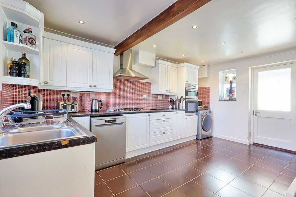 Property photo 3 of 20