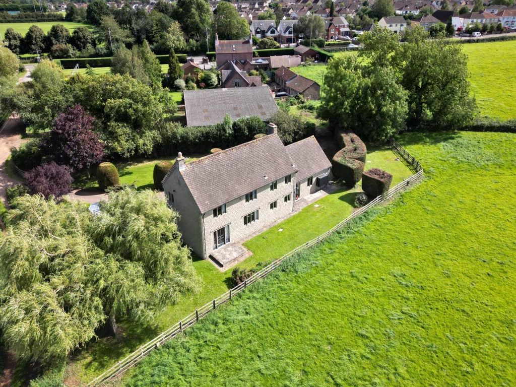 Property photo 2 of 22