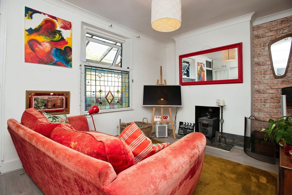 Property photo 3 of 17