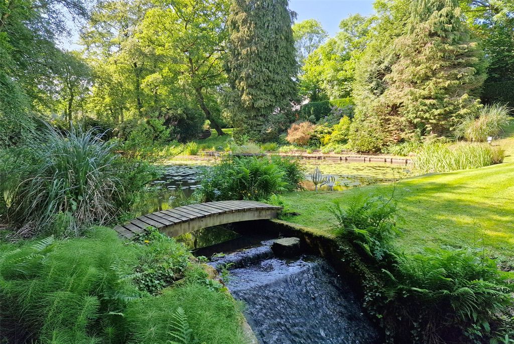 Property photo 3 of 21 Gardens