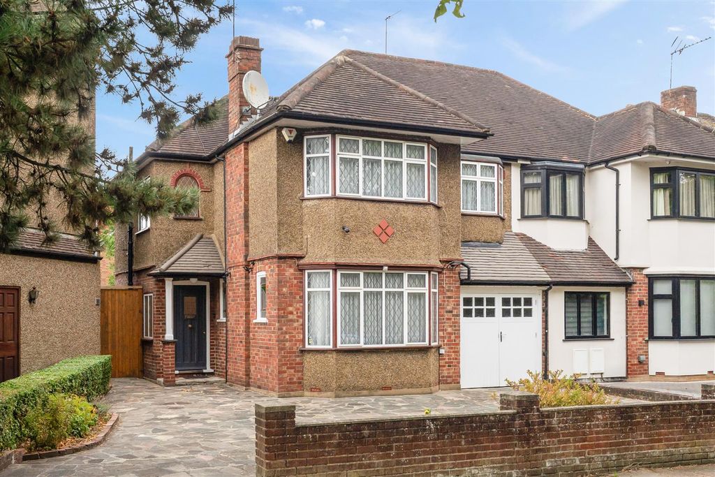 Property photo 1 of 22 Bramley Road-No Watermark-22.Jpg