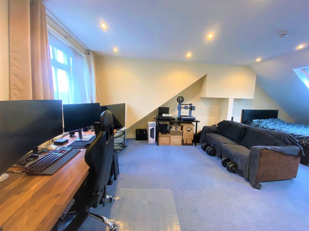 Property photo 3 of 6