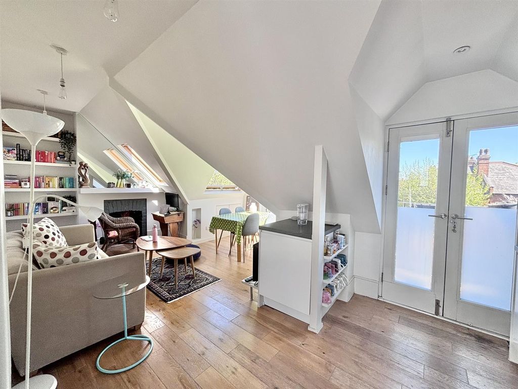 Property photo 2 of 9