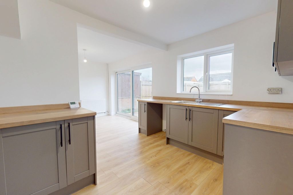 Property photo 2 of 24 4962161