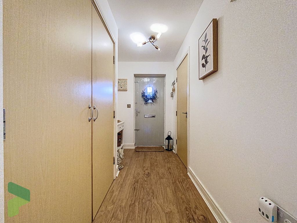 Property photo 2 of 37 Entrance Hall