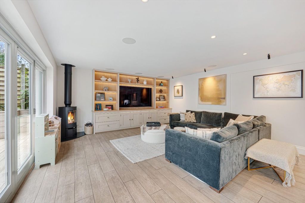 Property photo 3 of 46