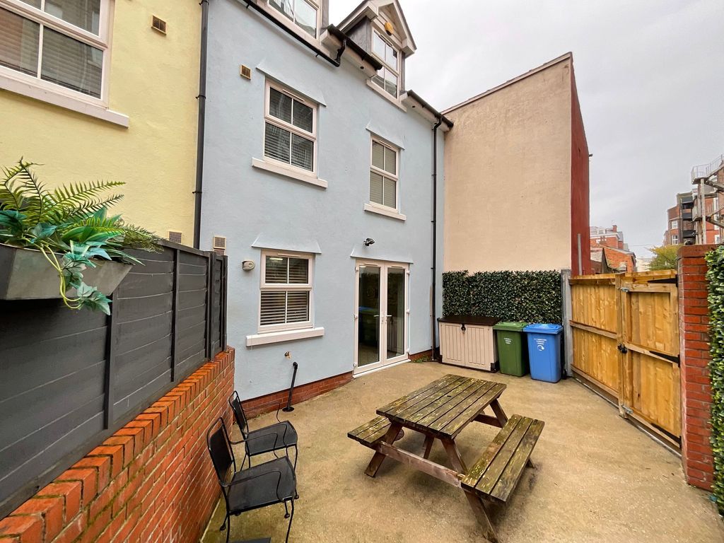 Property photo 2 of 23