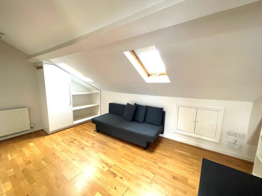 Property photo 1 of 6 Loft