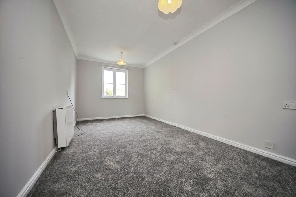 Property photo 3 of 12 Bedroom