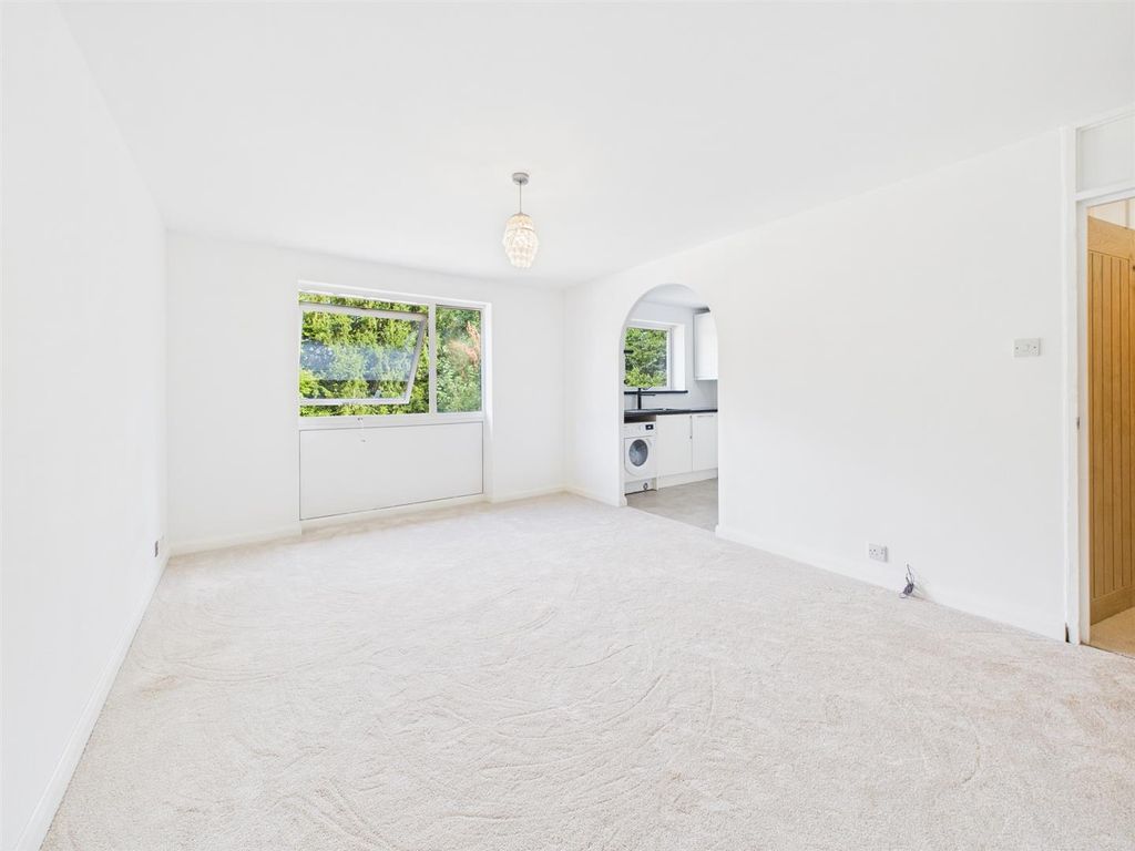 Property photo 3 of 9 Cam05510G0-Pr0057-Still006.Jpg