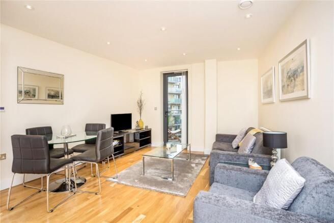 Property photo 2 of 7 Bright