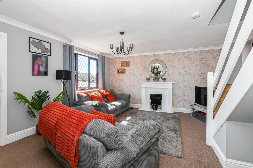 Property photo 2 of 24 138 Westbourne Road2.Jpg
