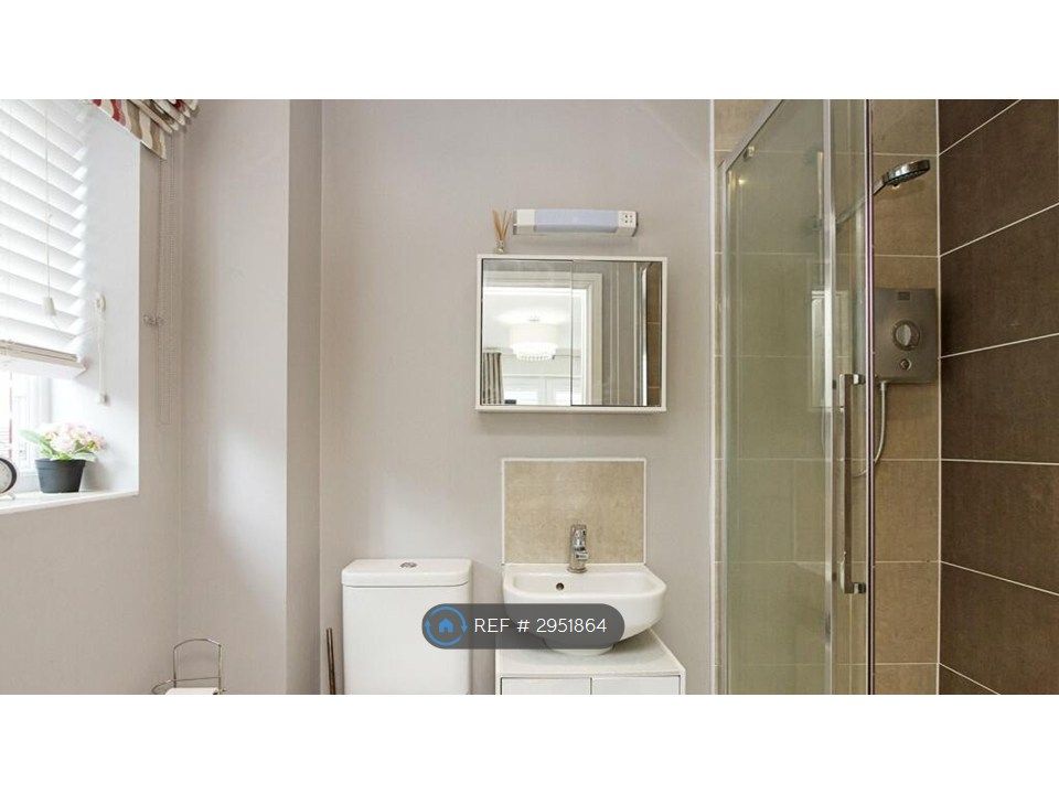 Property photo 2 of 13 En-Suite