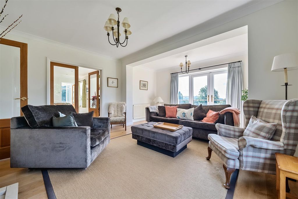 Property photo 3 of 17 Sitting Room
