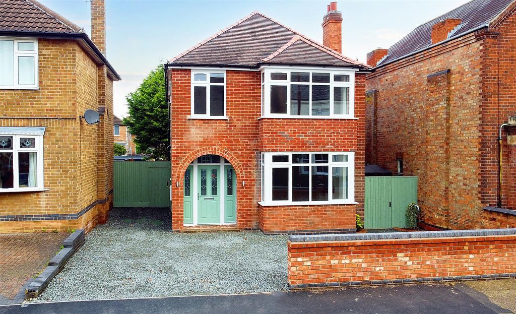 Property photo 1 of 21