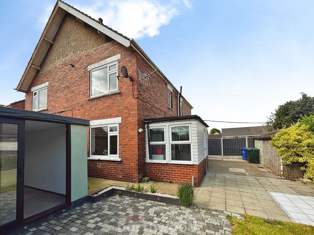 Property photo 2 of 31
