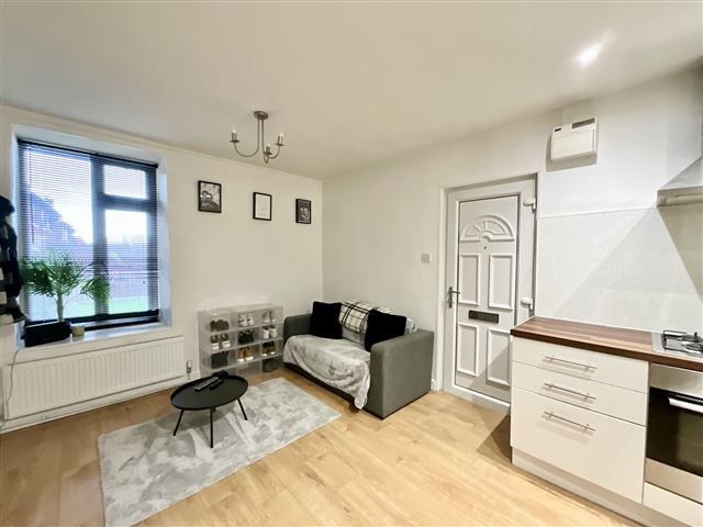 Property photo 3 of 10 Living/Kitchen Space