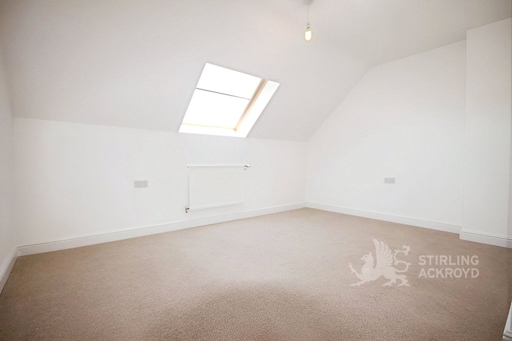 Property photo 3 of 10 Bedroom
