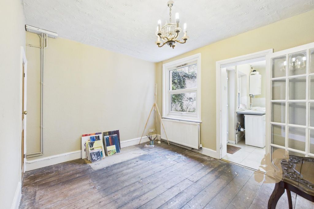 Property photo 2 of 18 Cam01254G0-Pr0356-Still004.Jpg