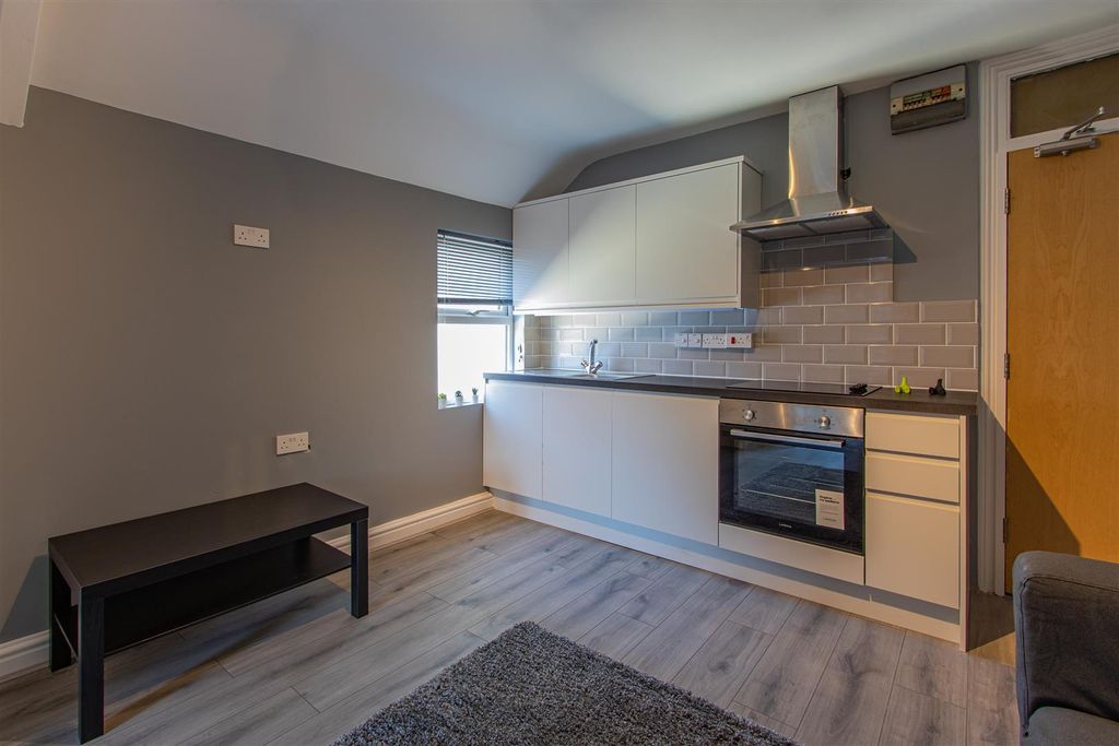 Property photo 2 of 7 Ninian Road 13, 6-7.Jpg