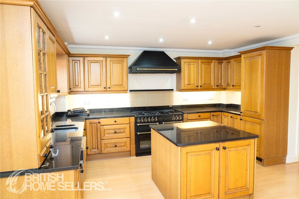 Property photo 2 of 23 Picture No. 20