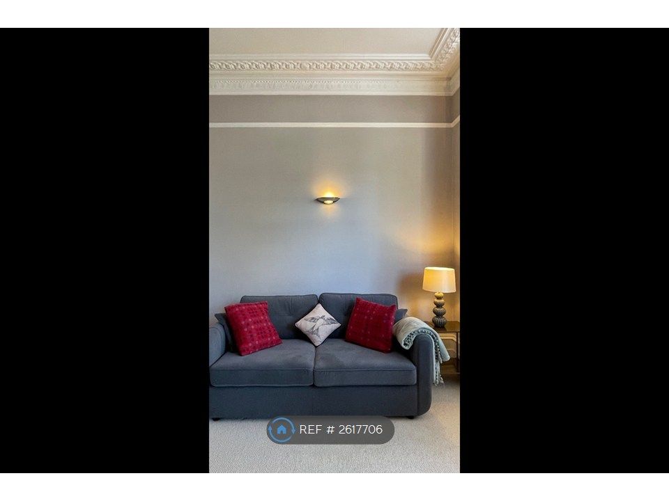 Property photo 2 of 18 Lounge