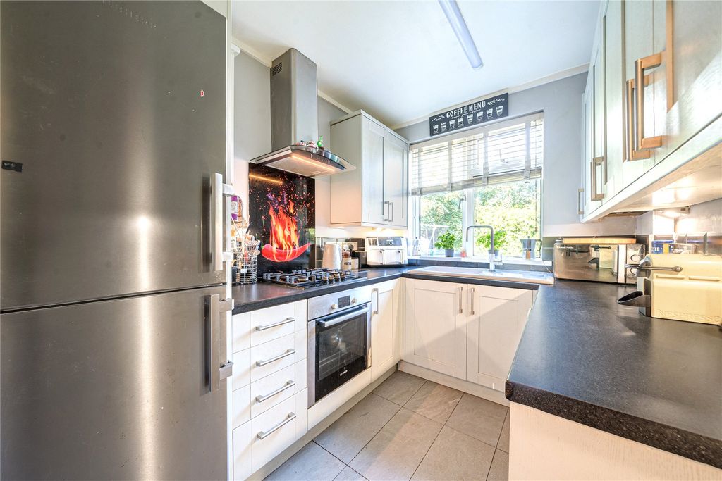 Property photo 3 of 21 Kitchen