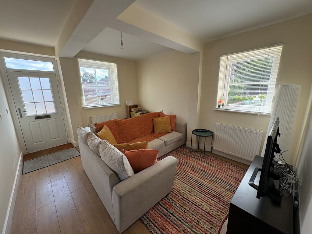 Property photo 2 of 13 Lounge